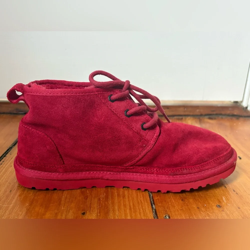 UGG Neumel Chukka Boots in Red / Crimson / Scarlet, Men’s Size 9 - Fur Lined